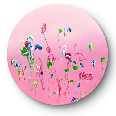 IMPULSO-LATENCIA Flores coloridas en un fondo rosa suave con detalles abstractos.