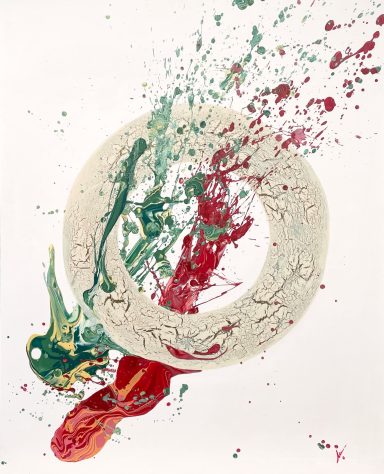 Explosión de colores verde, rojo y amarillo alrededor de un círculo claro en el centro.