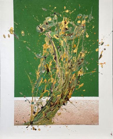 Explosión de colores en verde y amarillo sobre fondo claro, con trazos abstractos.