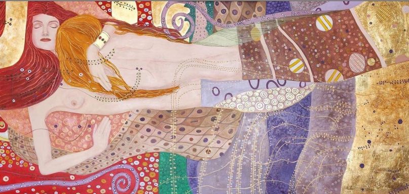 Mujer desnuda acostada, rodeada de patrones coloridos y formas abstractas.