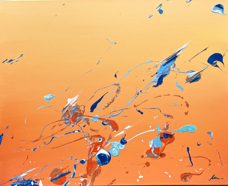 IMPULSO-IRRUPCIÓN Fondo naranja con salpicaduras de pintura azul y roja en trazos dinámicos.